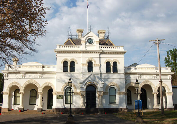 Clunes-town-hall